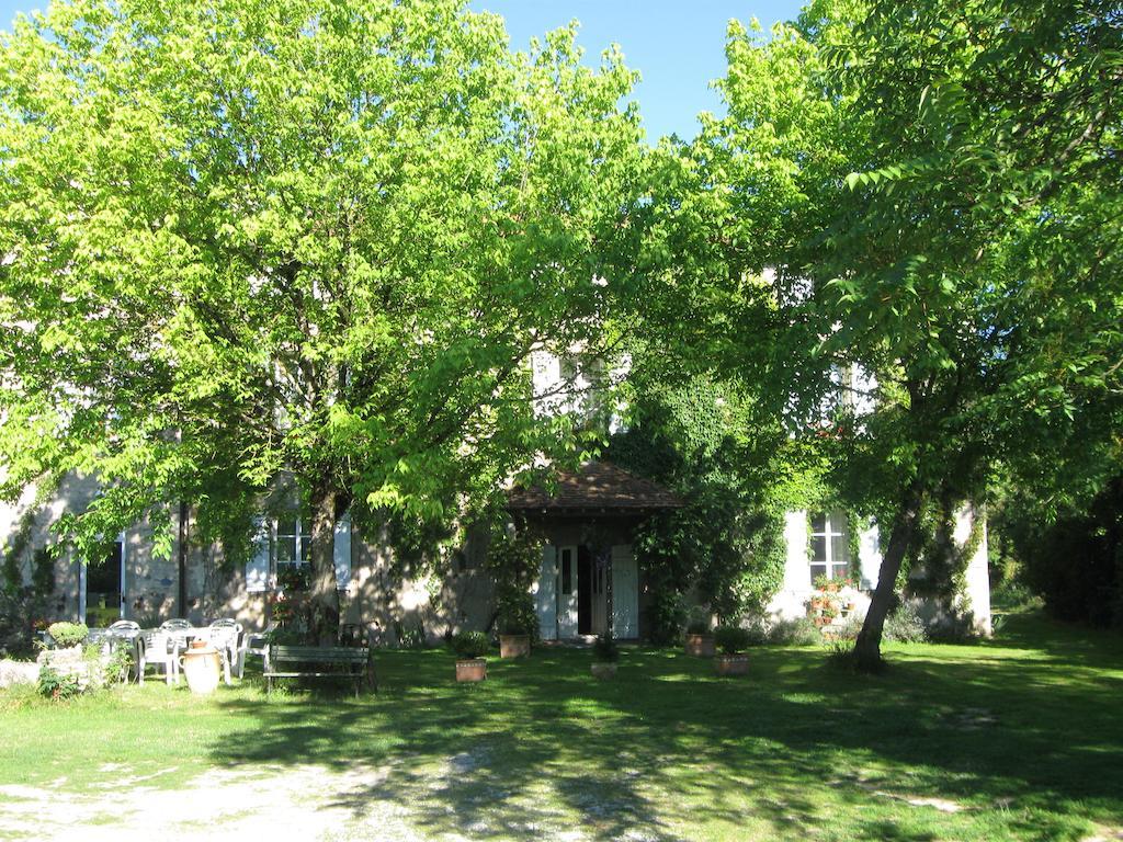 Berneuil  Le Domaine De Panissac Bed & Breakfast エクステリア 写真
